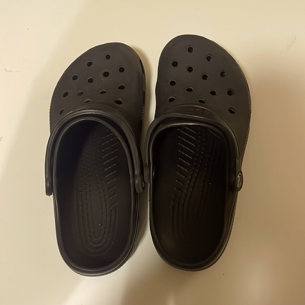 Black crocs size 7 in men’s or 9 in women’s